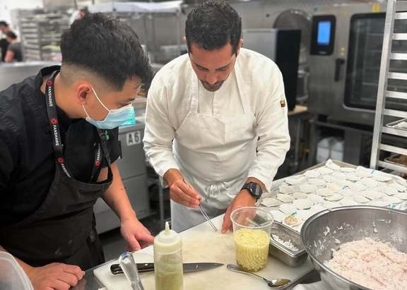 052 EFF01 B59 B 465 D 9732 03970 B6 B989 C 1 105 c