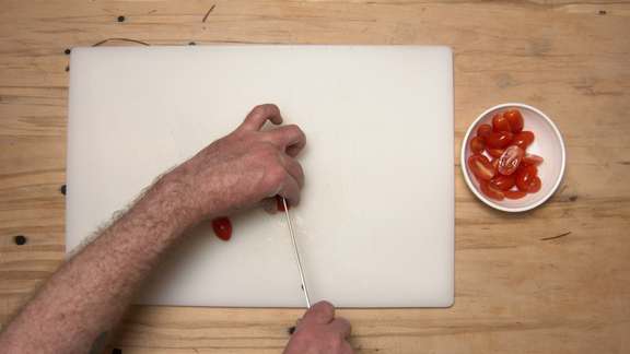 Pesto pasta equipment 00 00 16 06 Still005