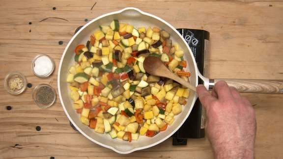 Pesto pasta equipment 00 00 22 03 Still008