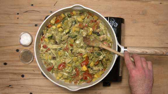 Pesto pasta equipment 00 00 28 18 Still010