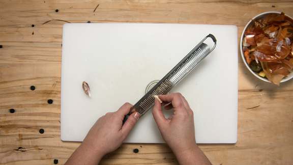 Stone soup 1 00 00 27 10 Still006