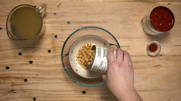 Stone soup 1 00 00 33 18 Still007