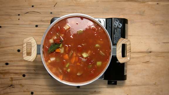 Stone soup 1 00 00 38 28 Still010