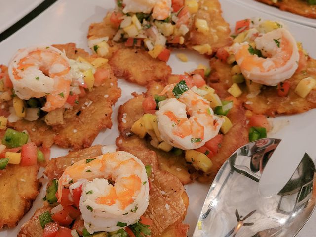 Camarones en Tostones